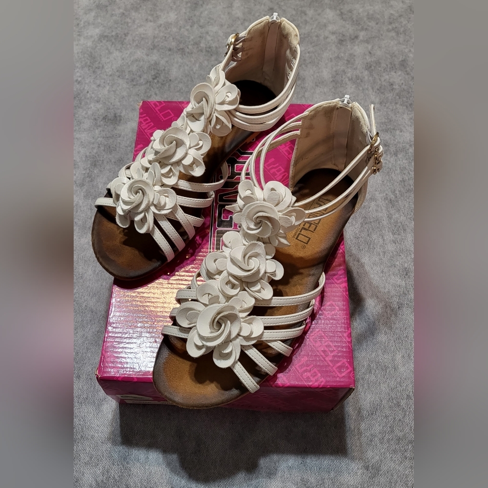 White Vangelo Sandals